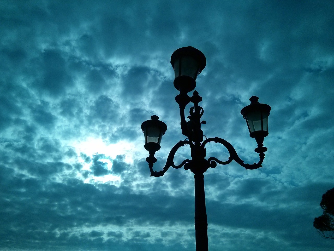 Image - sky lantern street lamp perspective