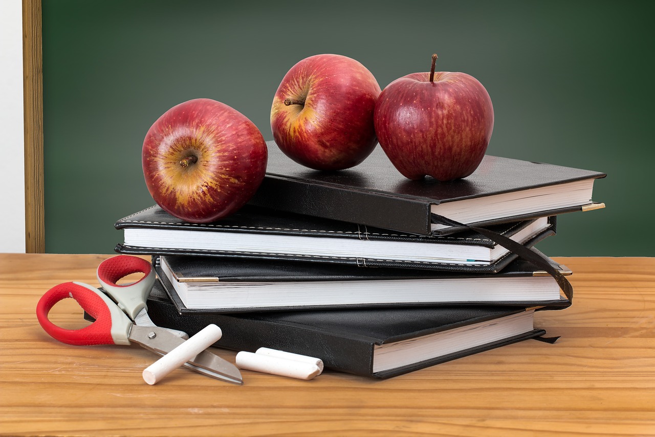 Image - school books apples blackboard