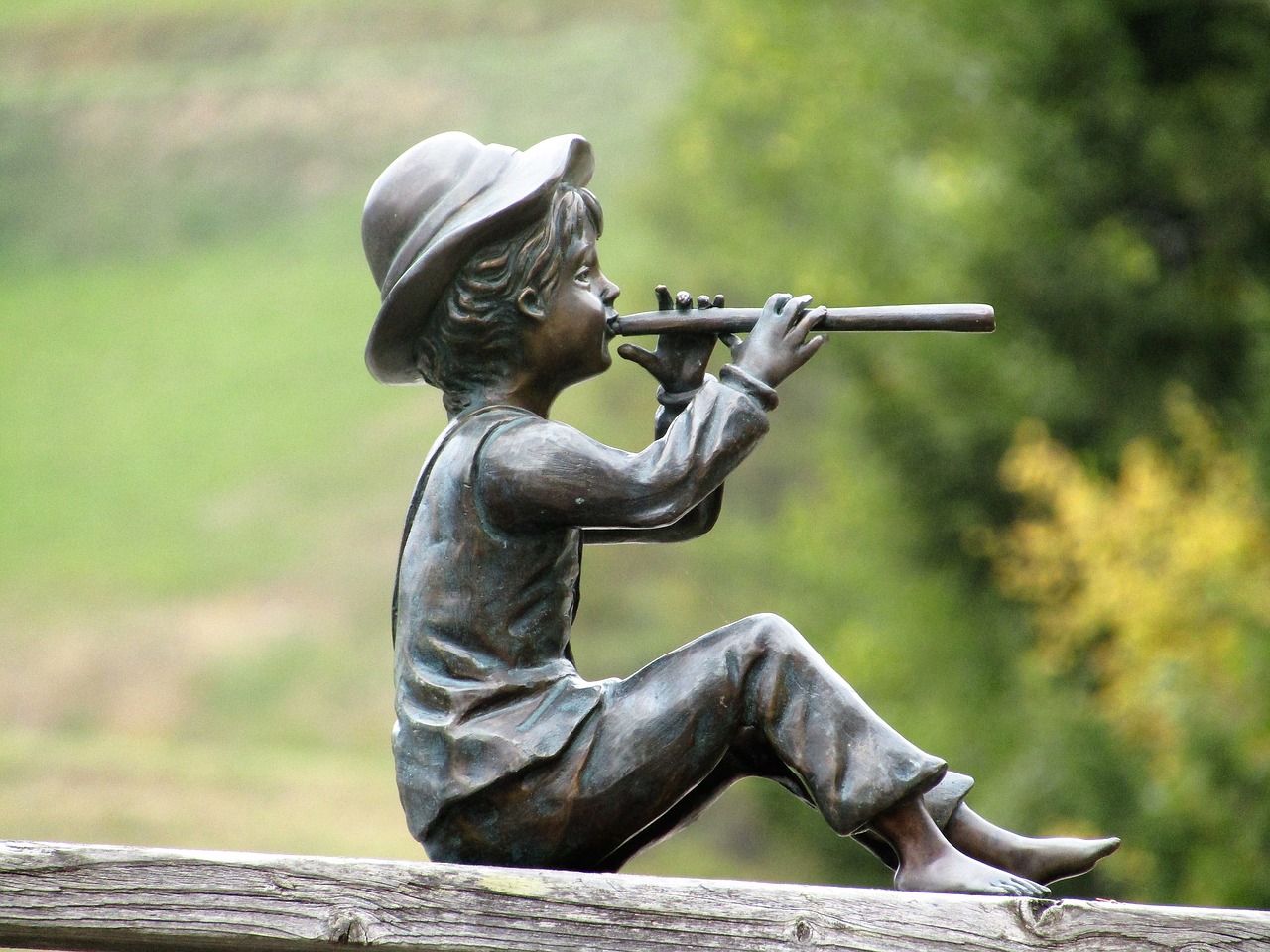 Image - statuette flutist a cowherd boy