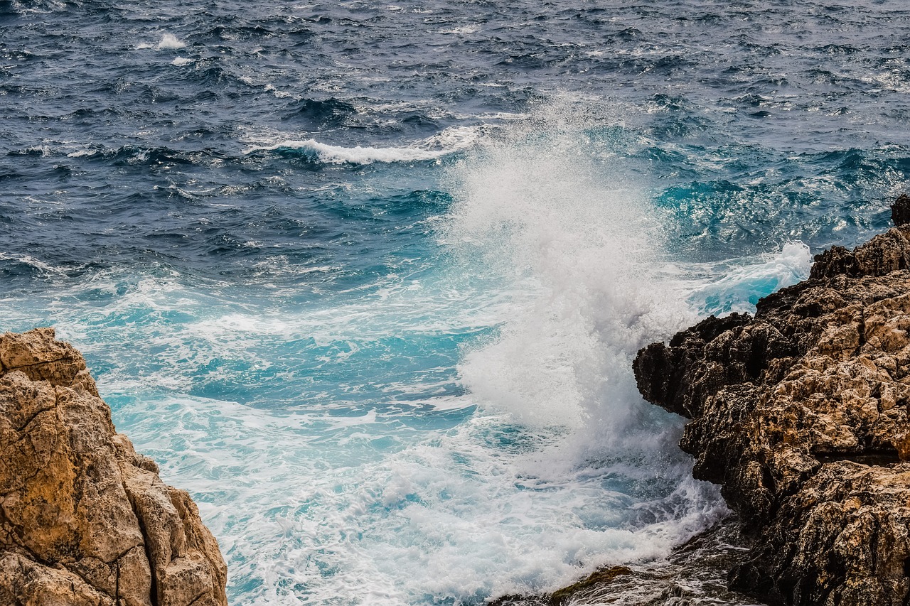 Image - wave smashing rocky coast spray