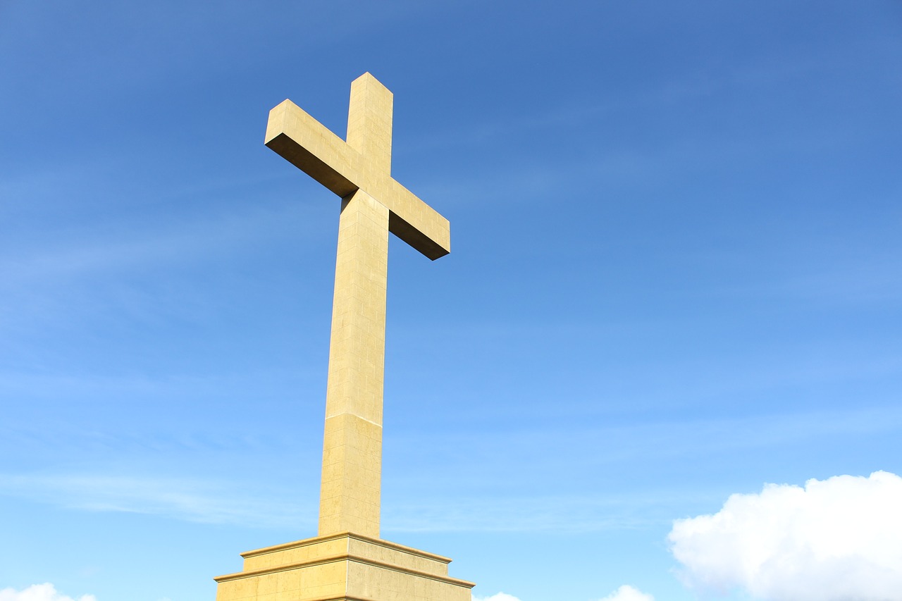 Image - cross statue giant outdoor