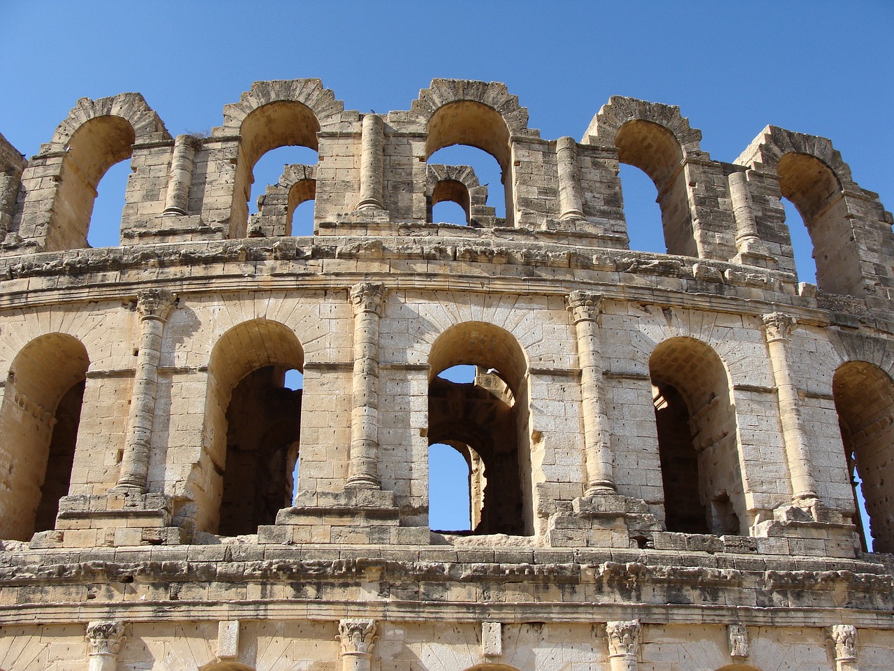 Image - roman ruins amphitheatre