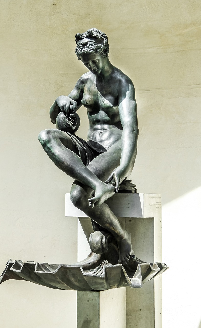 Image - venus bronze statue