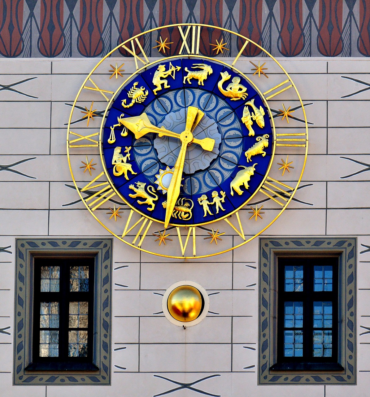 Image - clock tower toy museum marienplatz