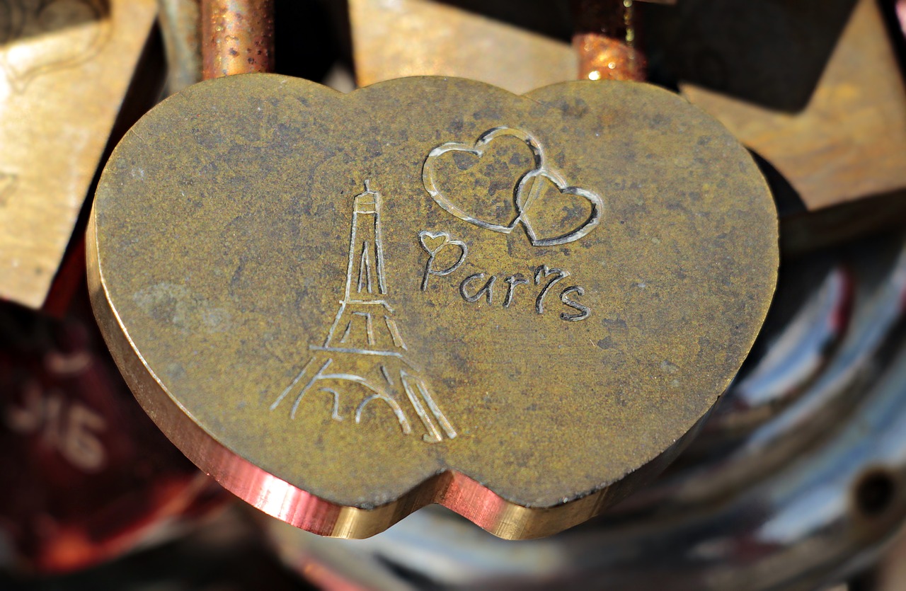 Image - love castle padlock castle paris