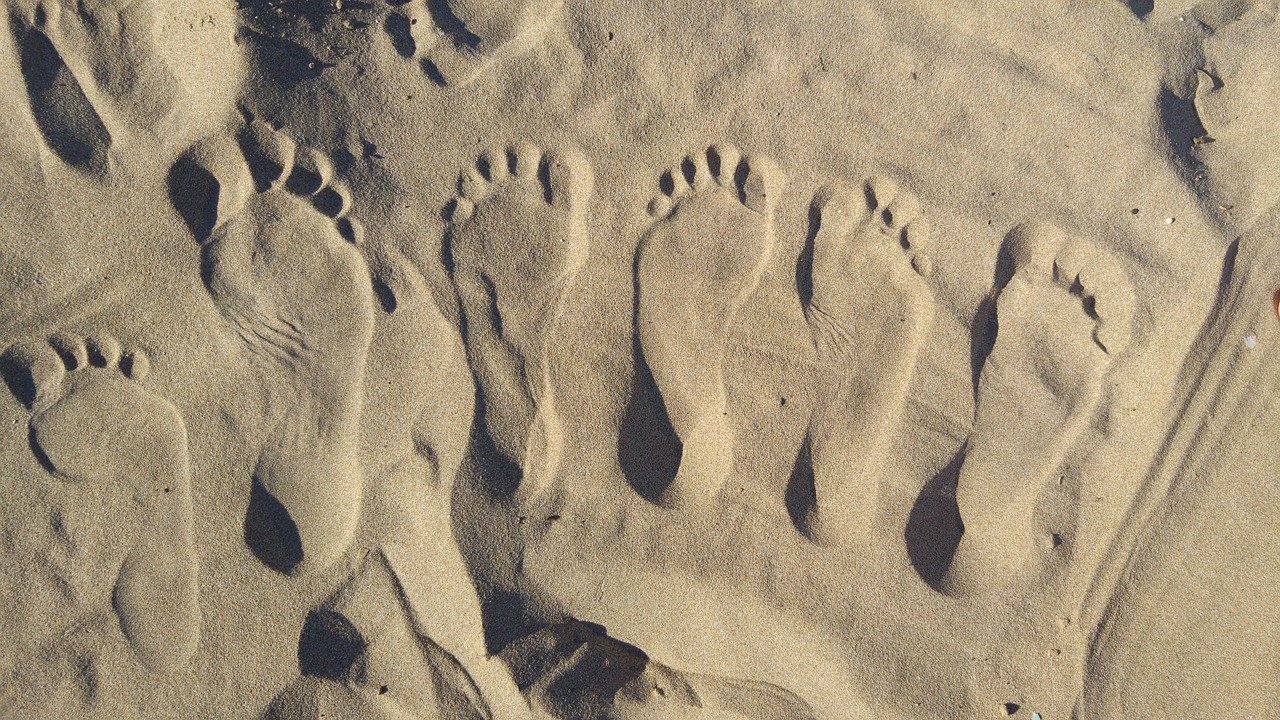 Image - sand beach feet trace foot