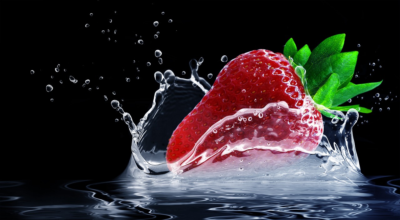 Image - strawberry water splashes splash