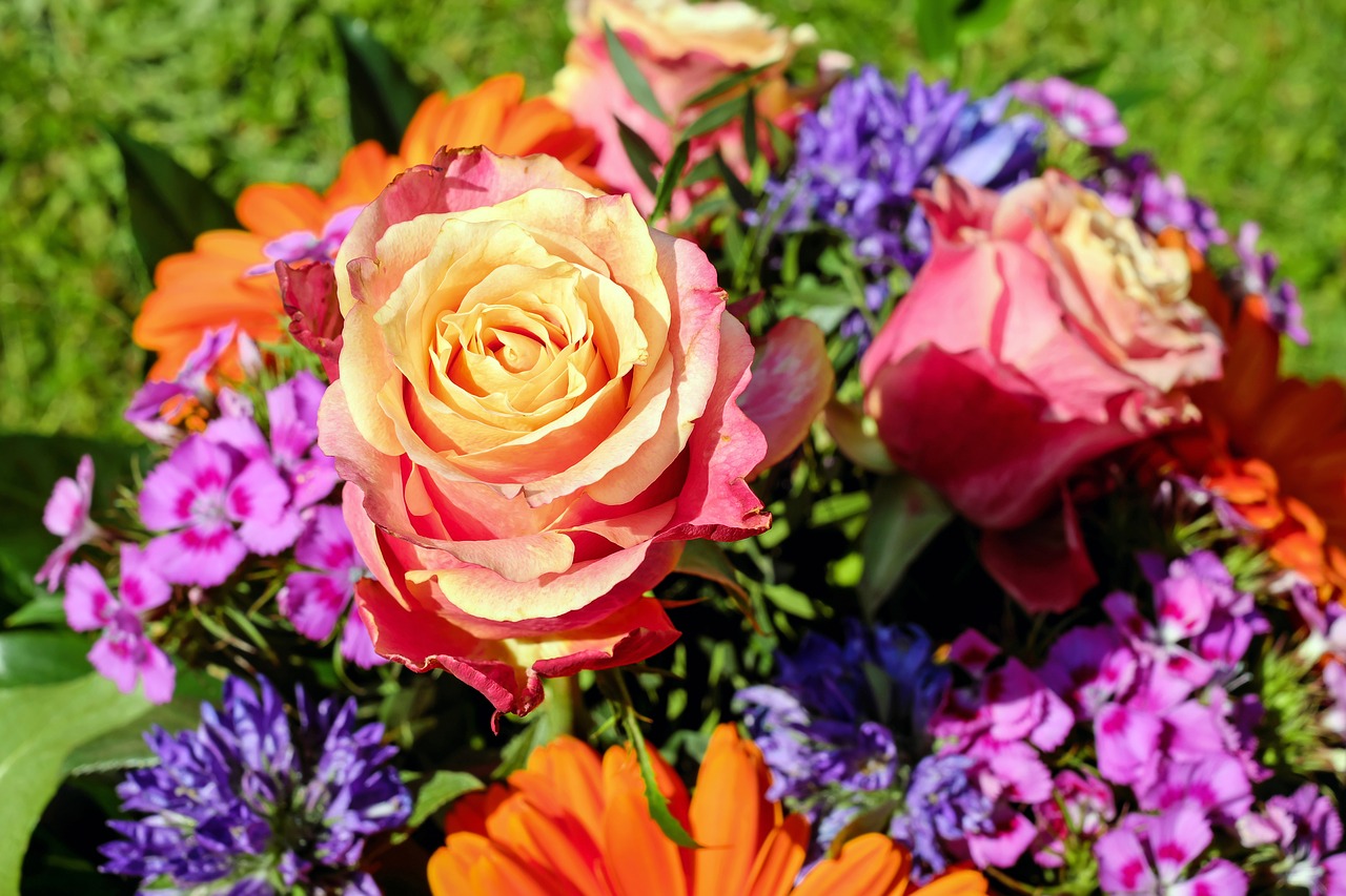 Image - bouquet cut flowers colorful roses