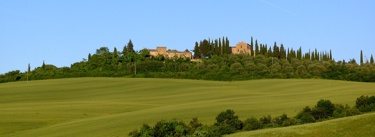 Image - toscana hills farmhouse tuscany