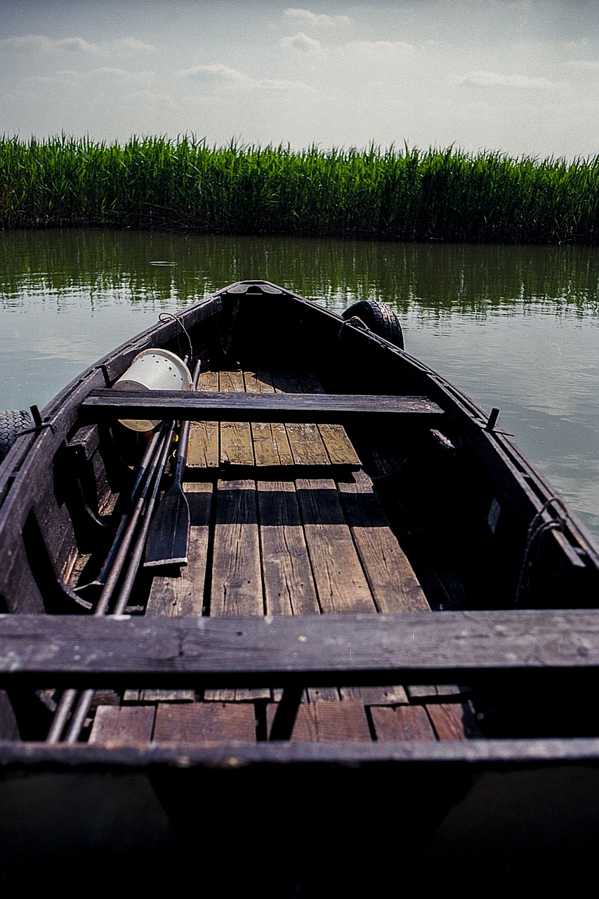 Image - lake boat small water summer