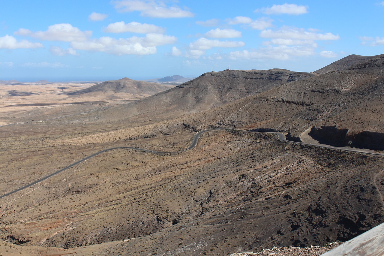 Image - landscape volcanic mountain valley