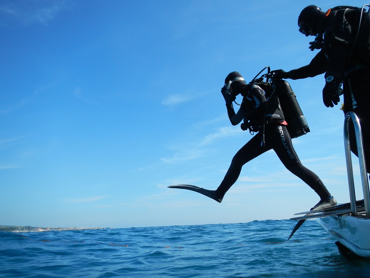 Image - sub diving scuba giant step diver