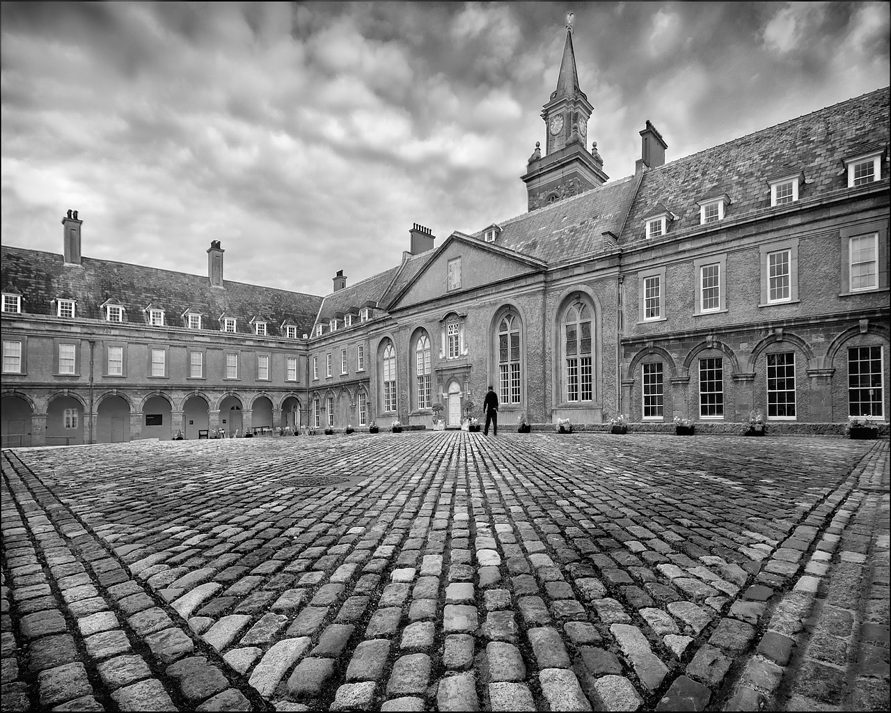 Image - building court yard architecture