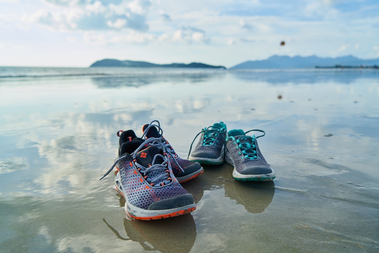 Image - shoes sports beach marine ocean