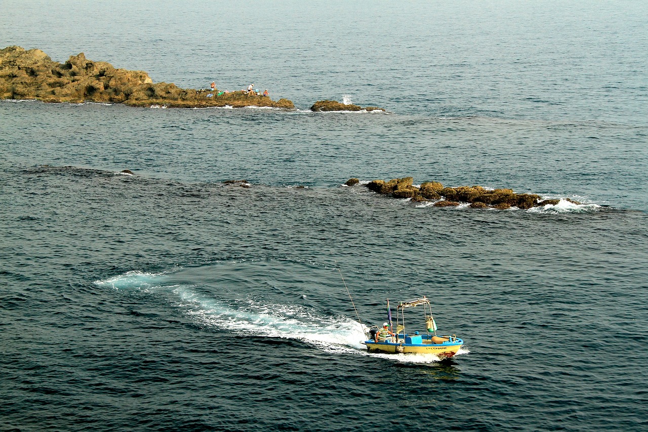 Image - the sea boats water rocks waves curve