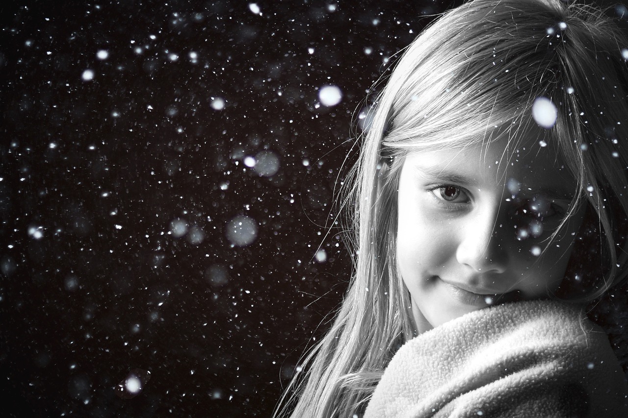 Image - snow girl black and white