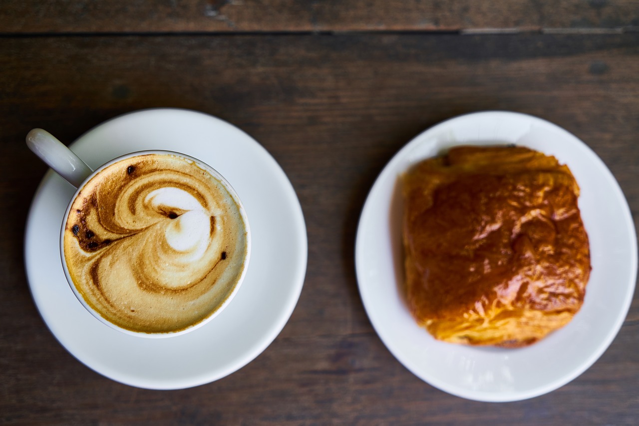 Image - coffee croissant latte morning