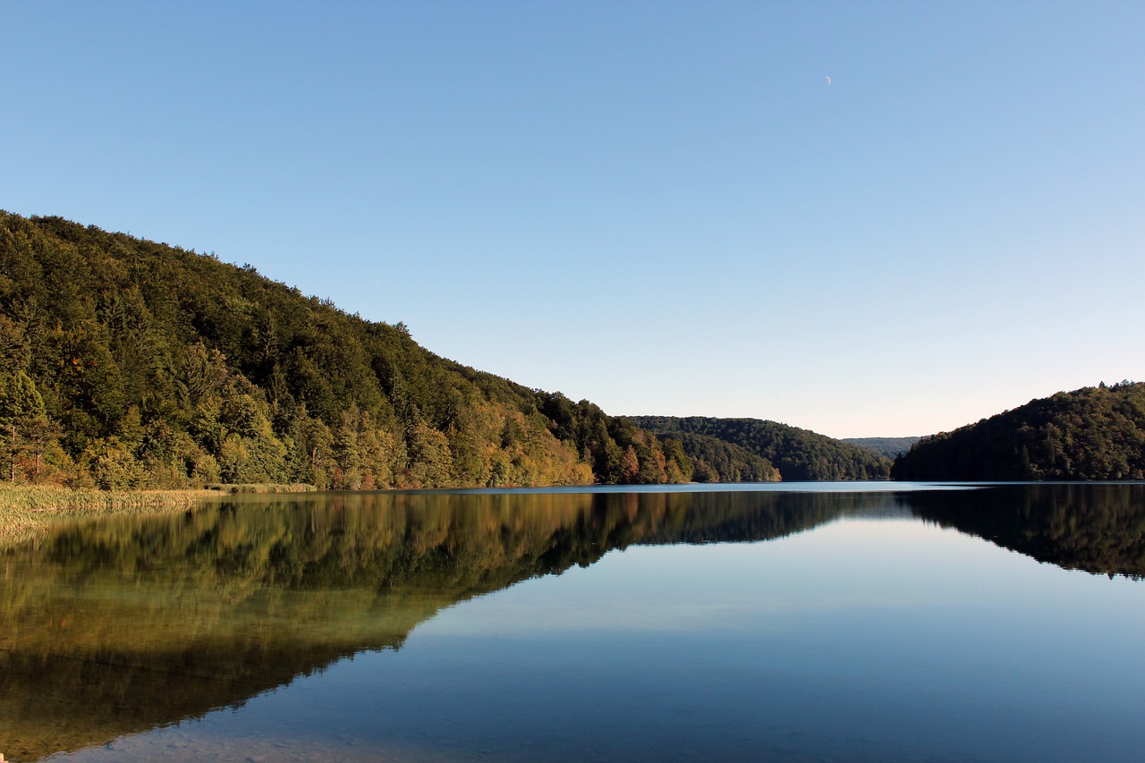 Image - lake mirroring as smooth as glass