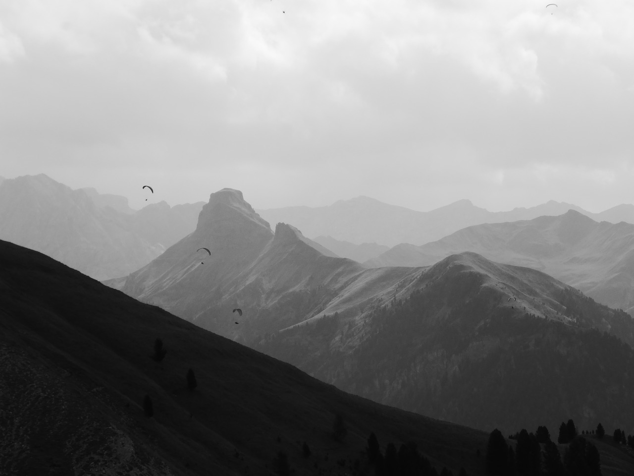 Image - south tyrol dolomites paragliders