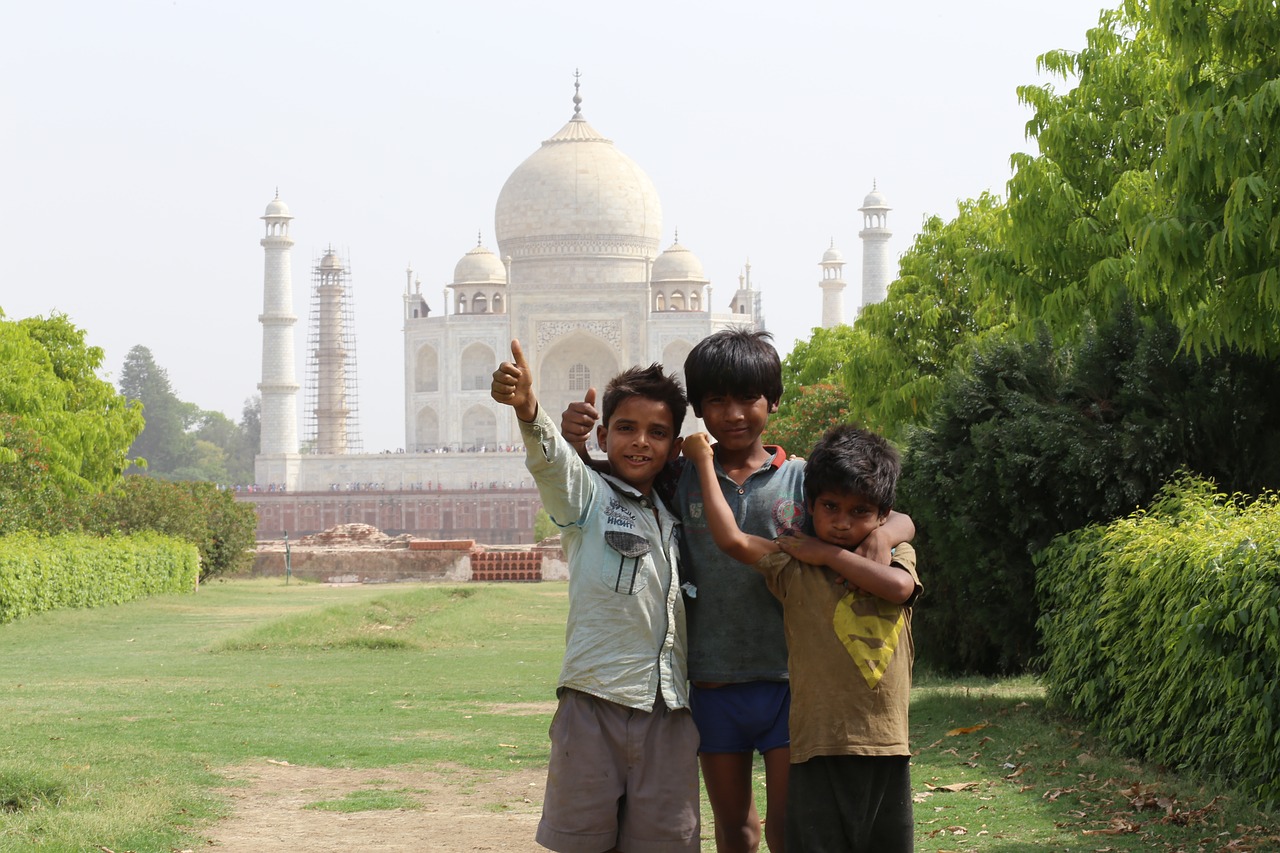 Image - taj mahal indians children india