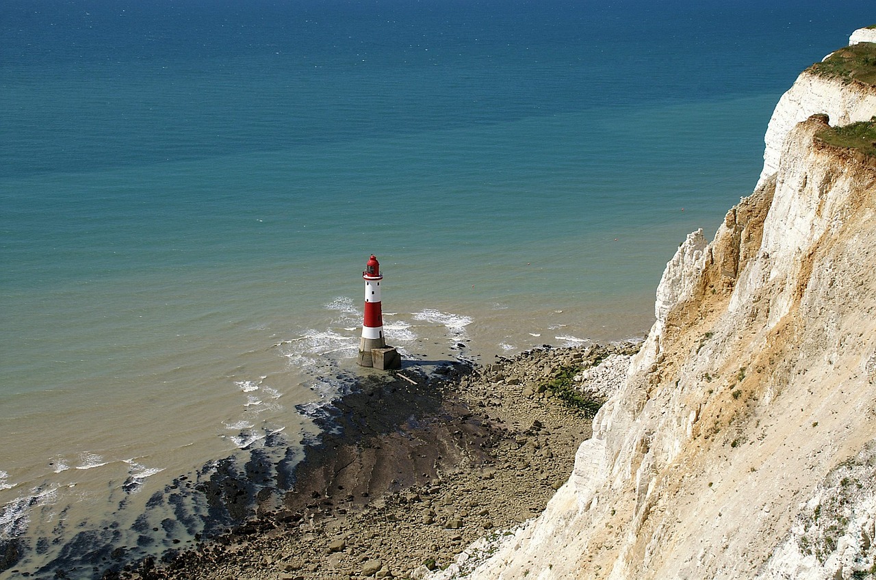 Image - seven sisters lighthouse beachy head