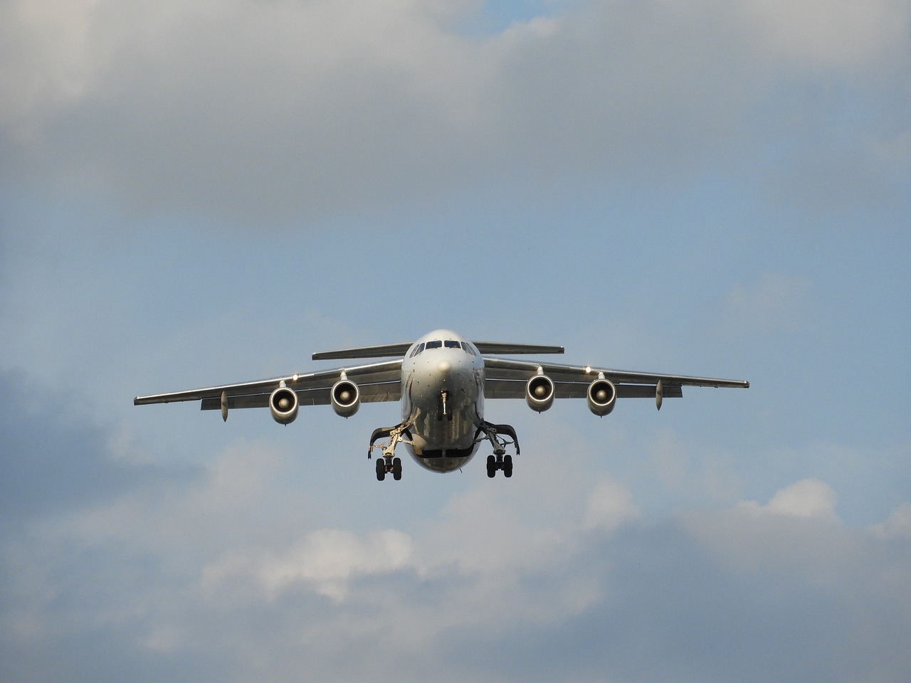 Image - aircraft landing airport approach