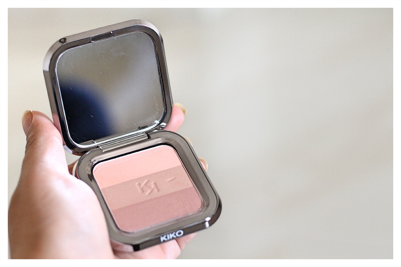 Image - cosmetics blush on contouring