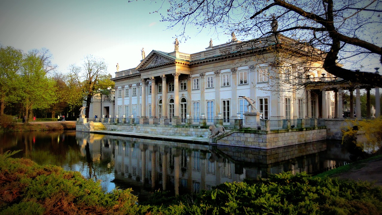 Image - building the palace monument