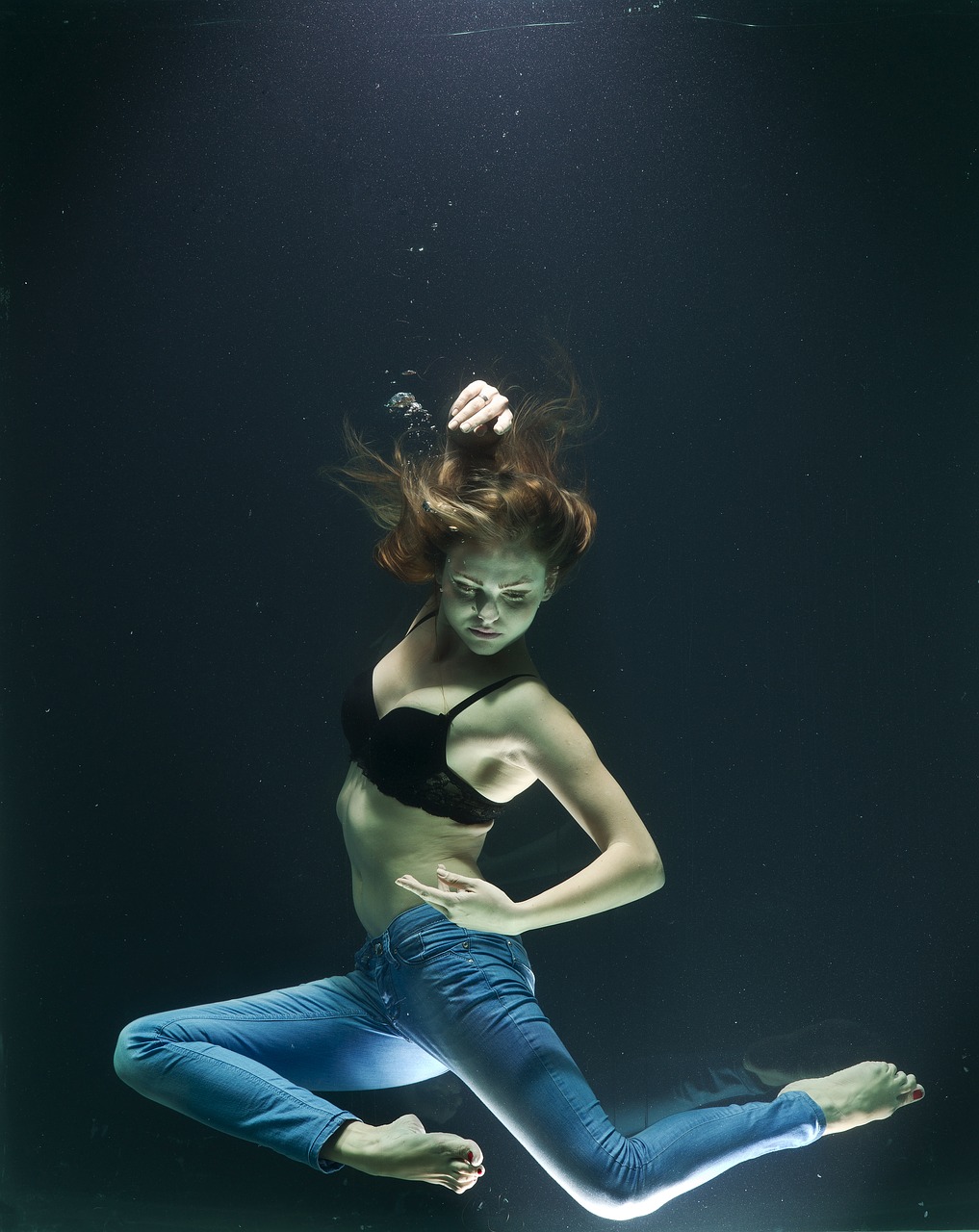 Image - water drowning fashion model