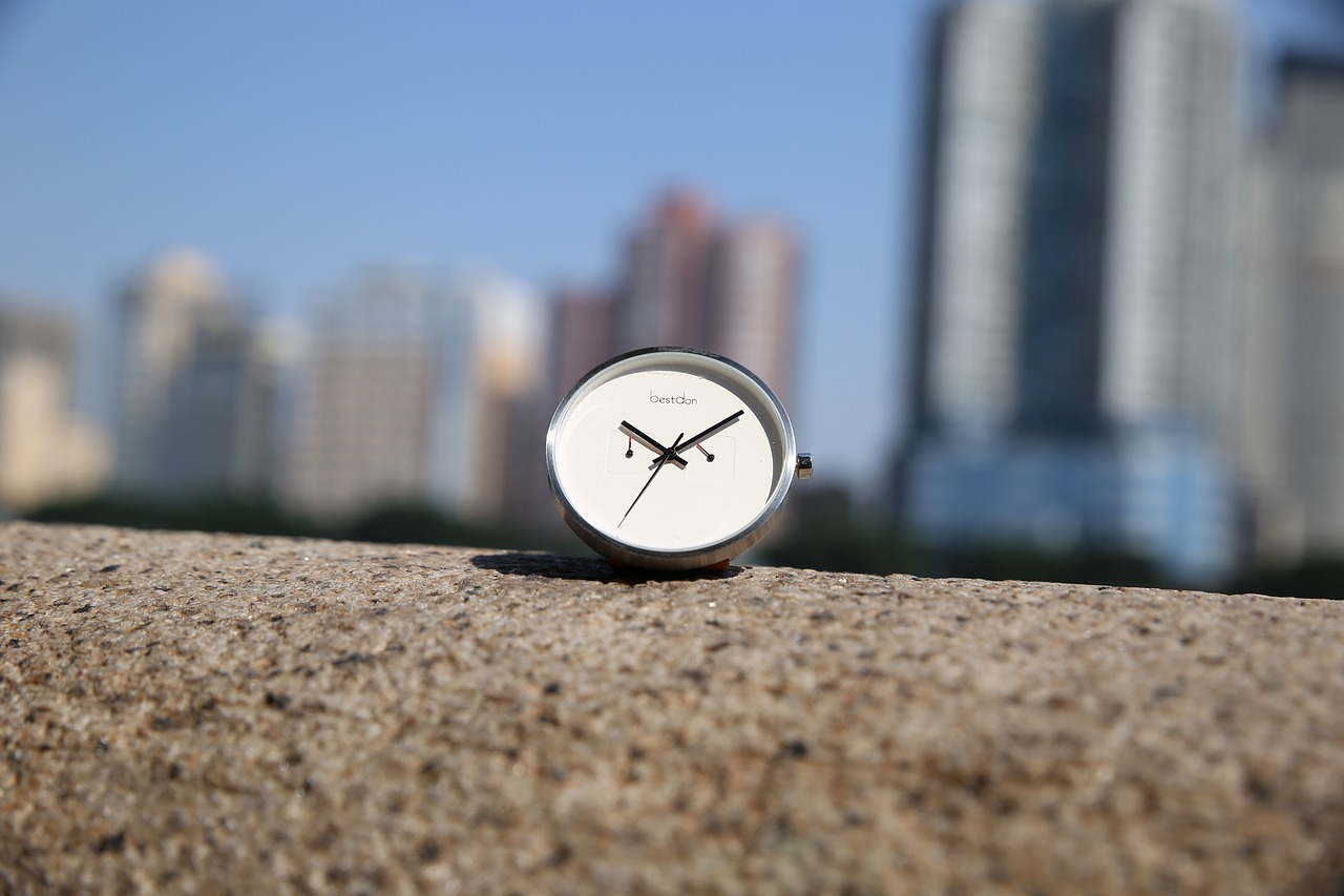 Image - watch simple scene
