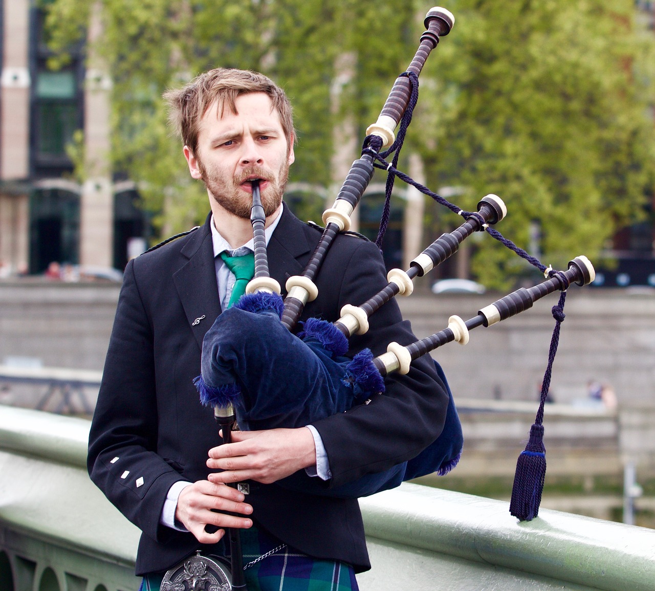 Image - pipe london musician music kilt