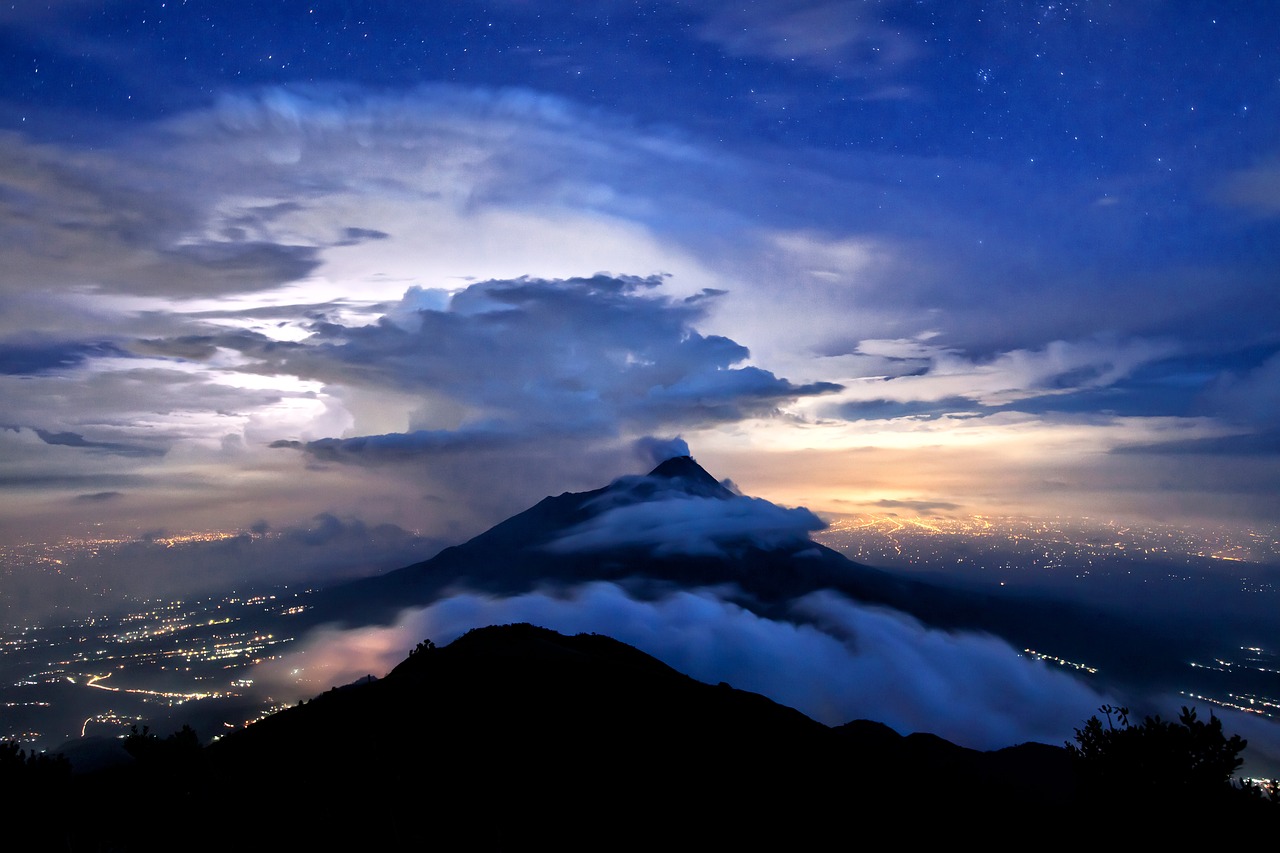 Image - merapi starry sky thundercloud