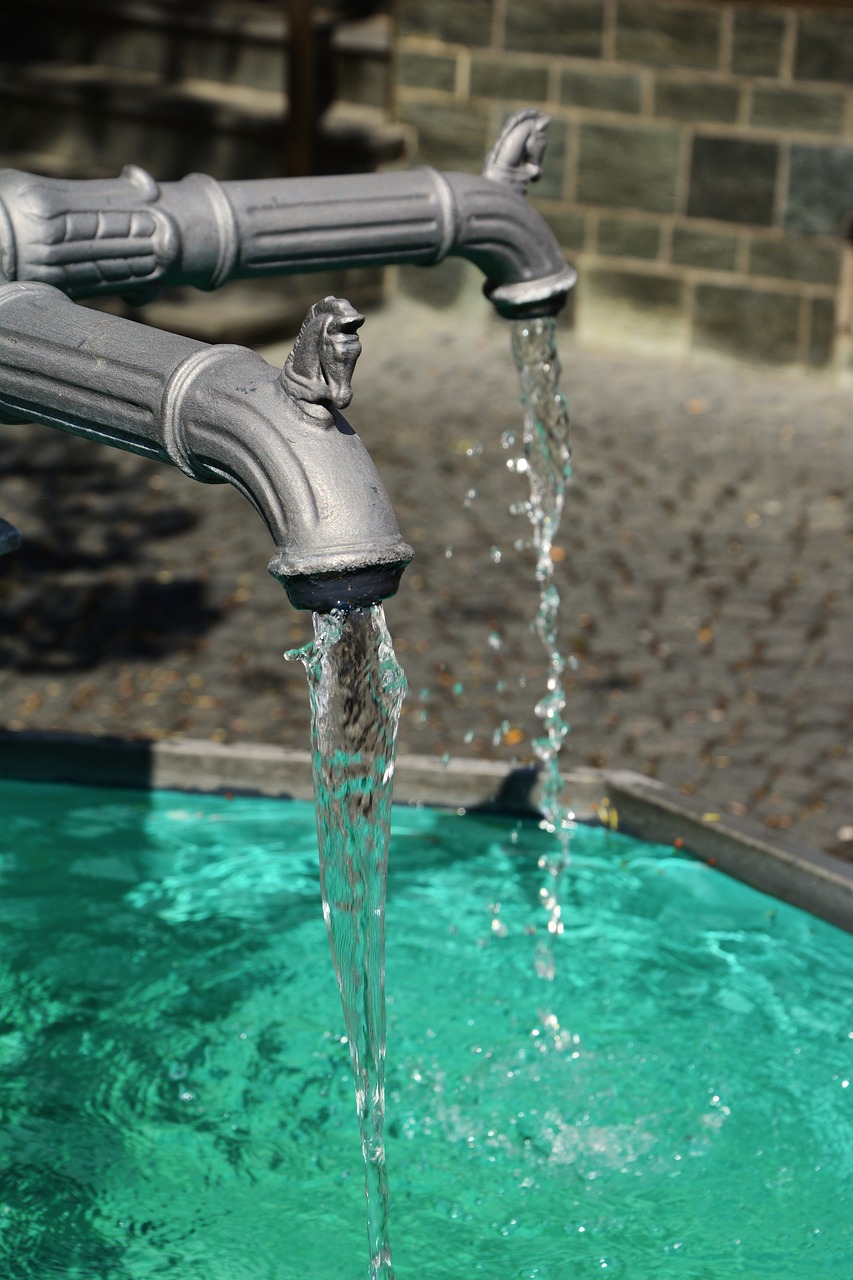 Image - fountain water flow well water