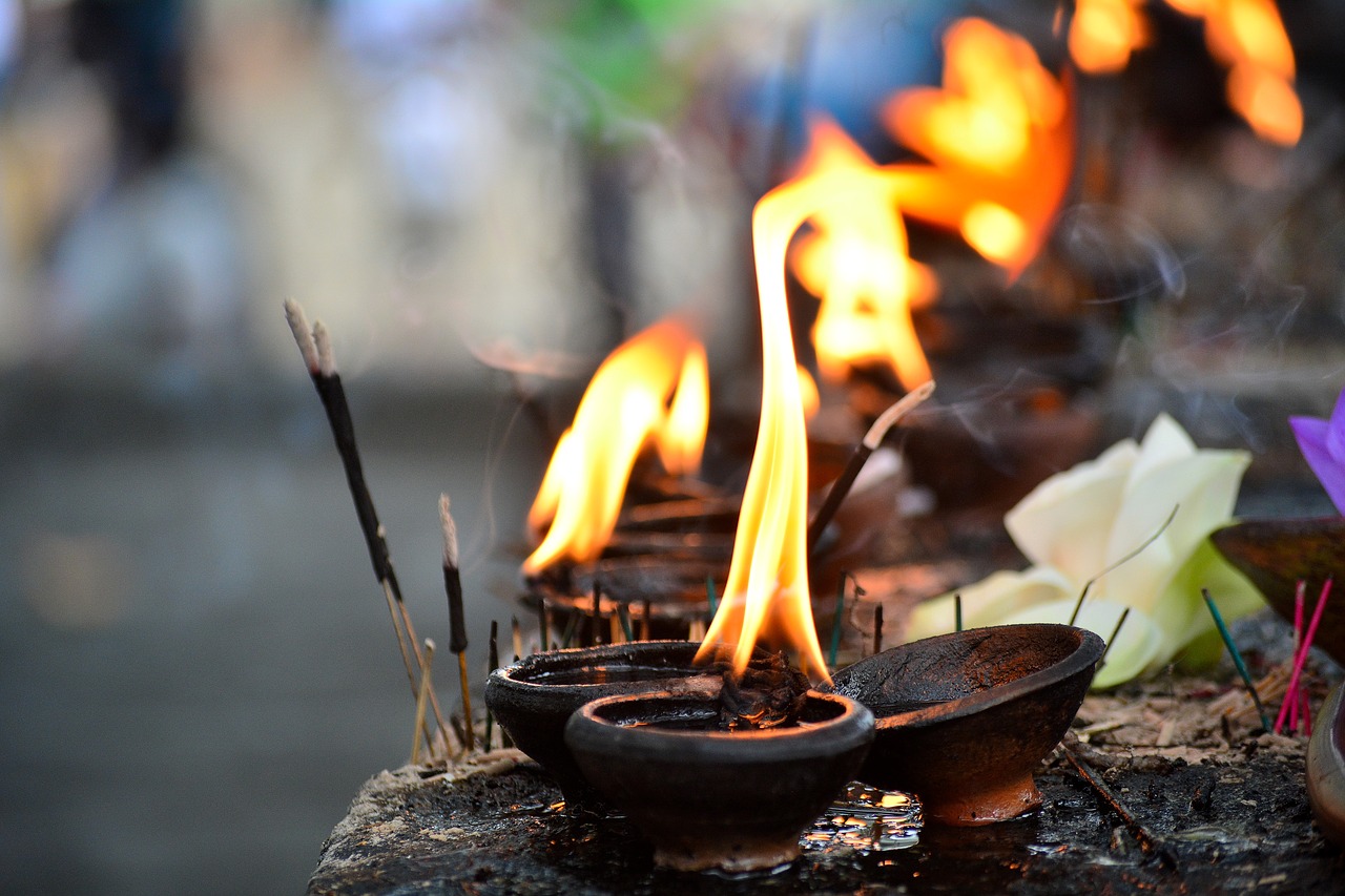 Image - lamp light temple