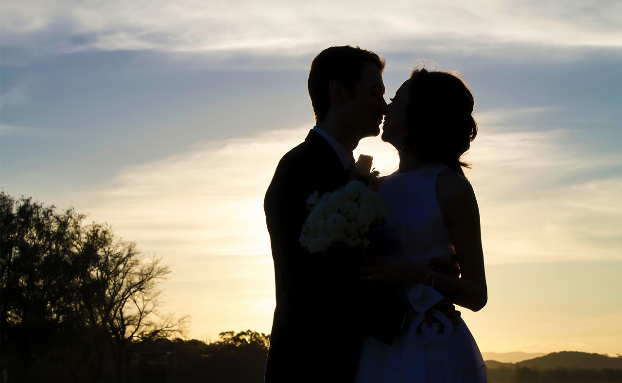 Image - young couple kissing kiss couple