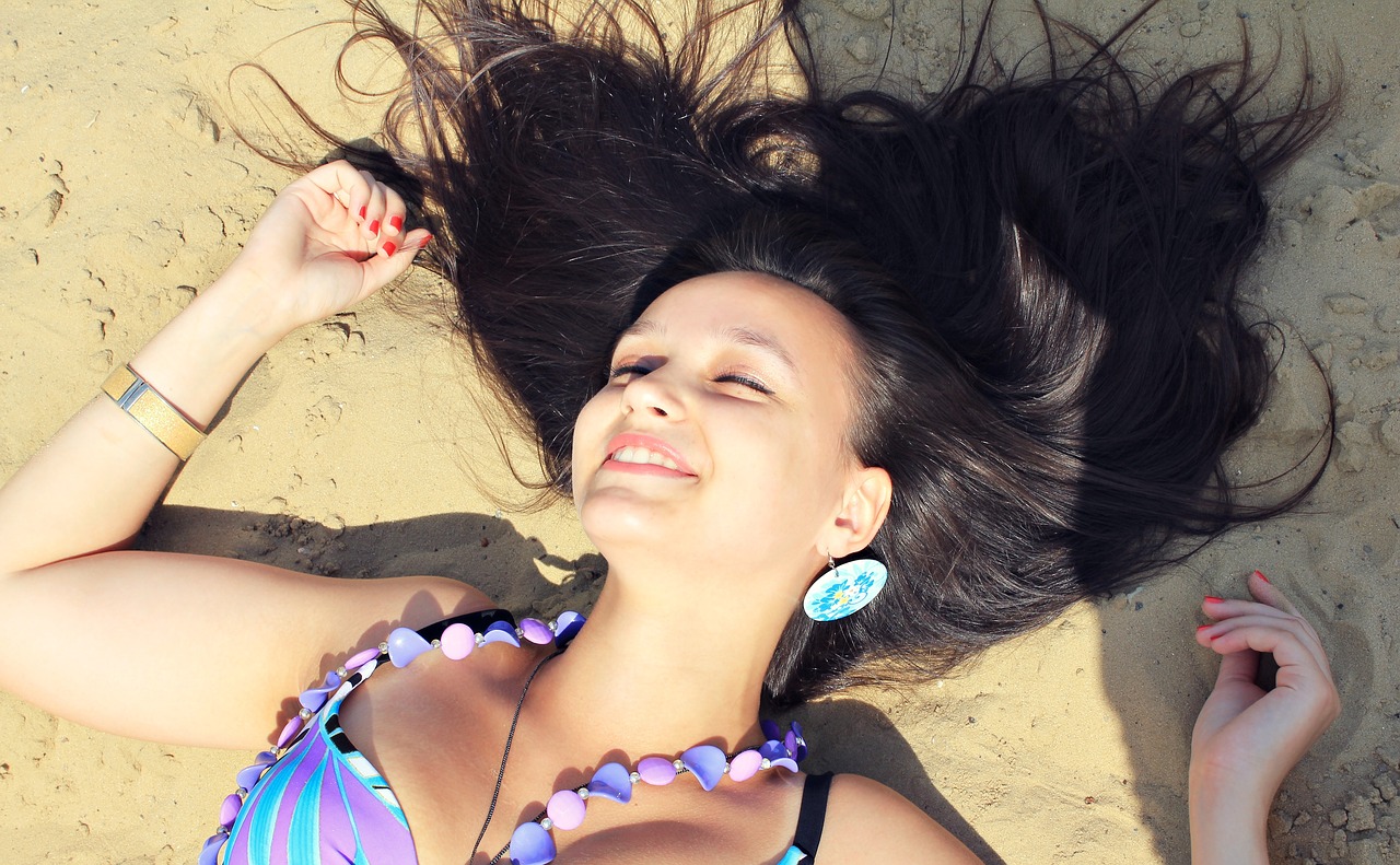 Image - girl beach hair brunette smile