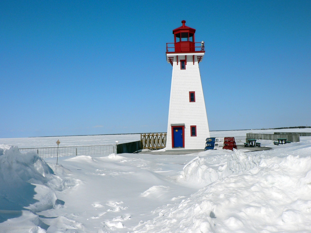 Image - lighthouse snow canada winter