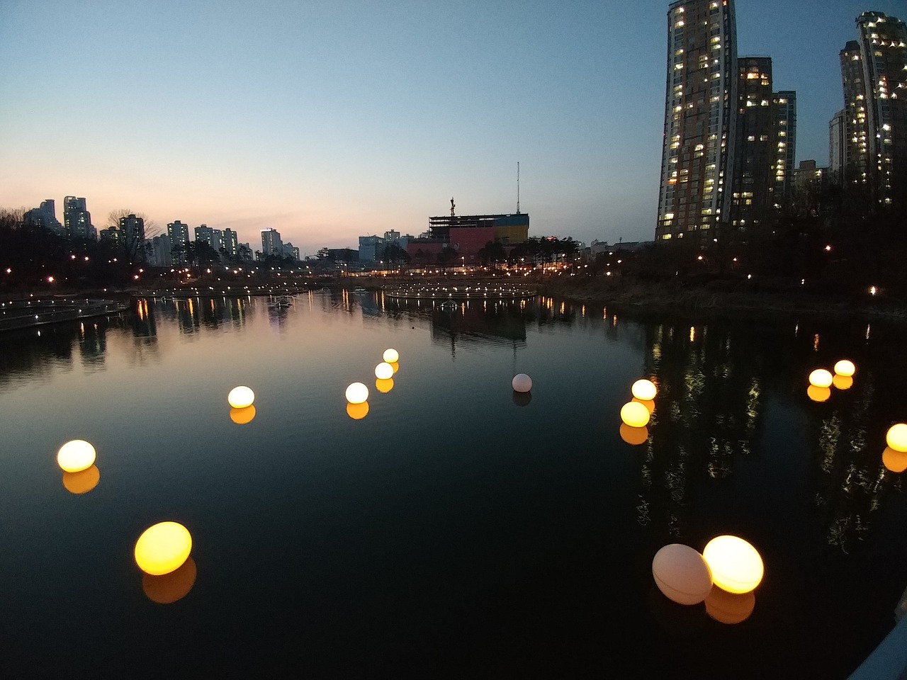 Image - park in the evening city lighting