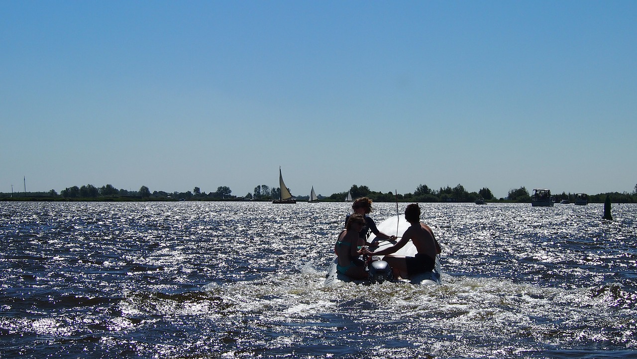 Image - netherlands lake holiday powerboat