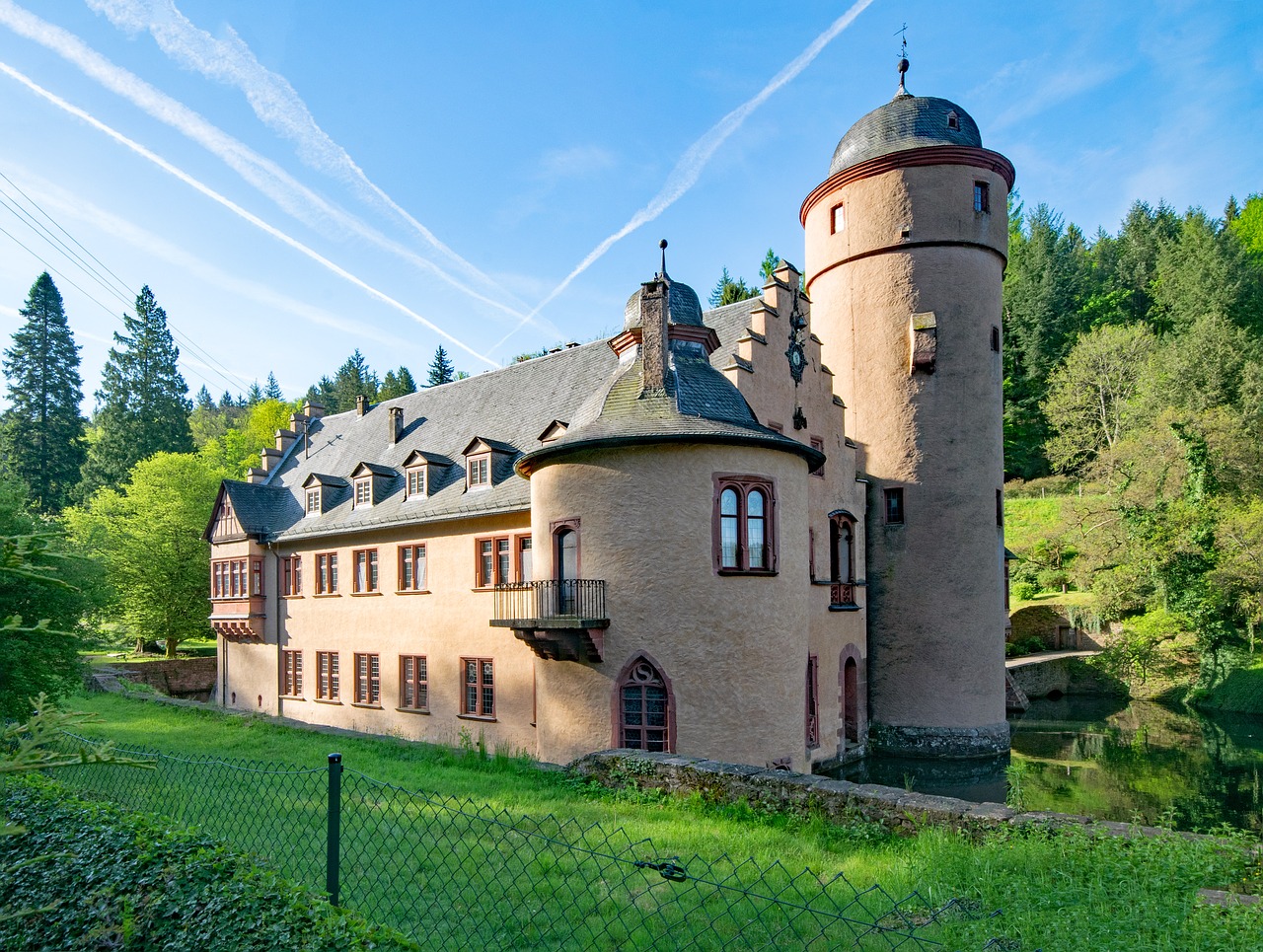 Image - castle mespelbrunn bavaria germany