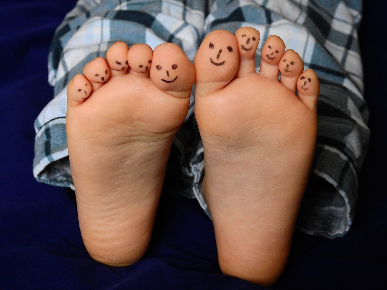 Image - feet ten barefoot child boy skin