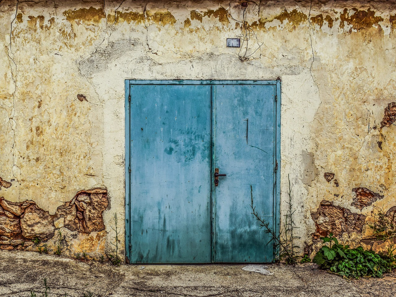 Image - door old entrance storehouse wall