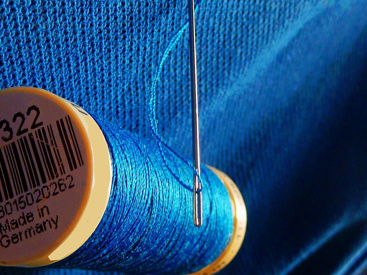 Image - yarn bobbin thread needle