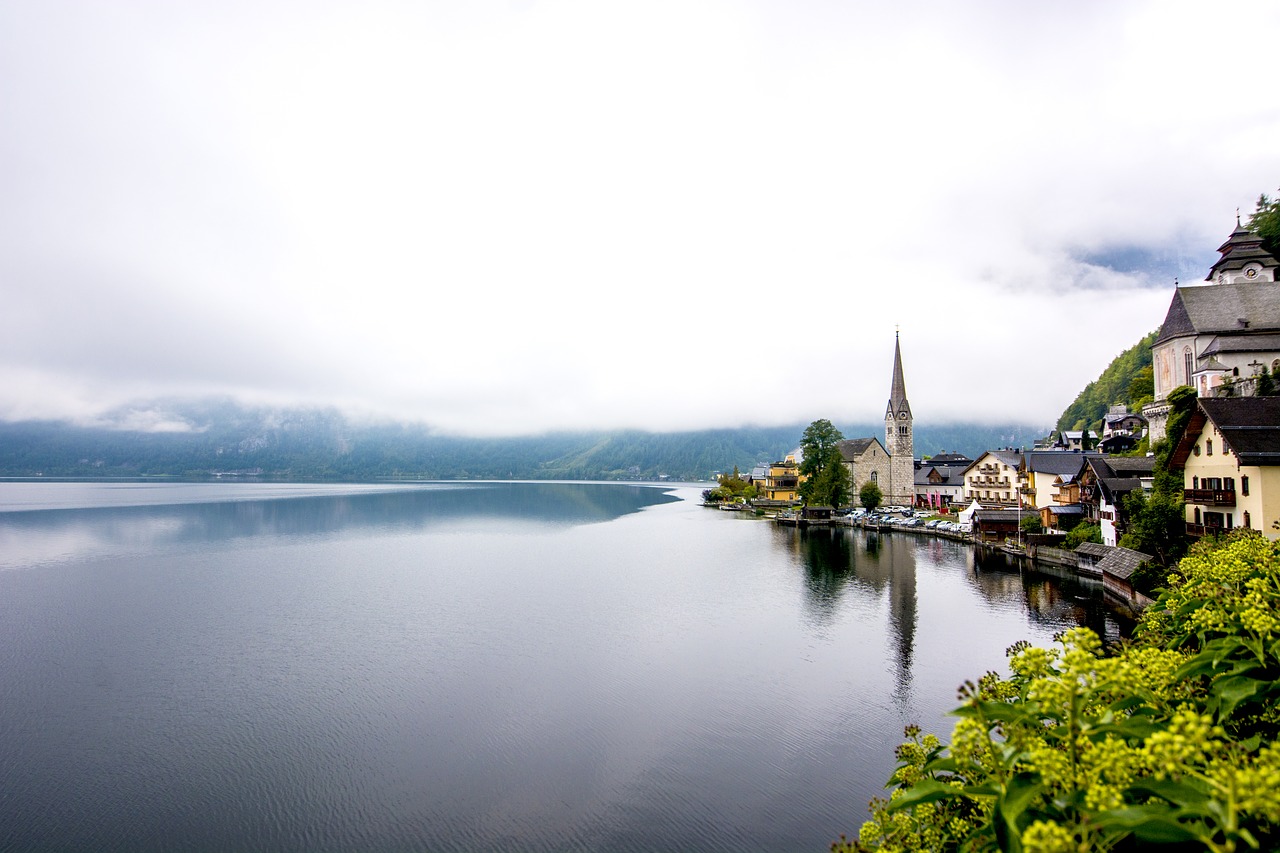 Image - hallstatt lake view