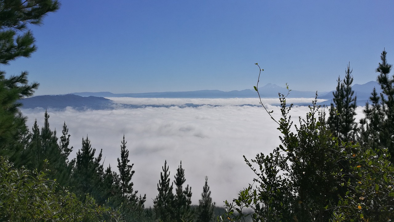 Image - lake colico cloud view