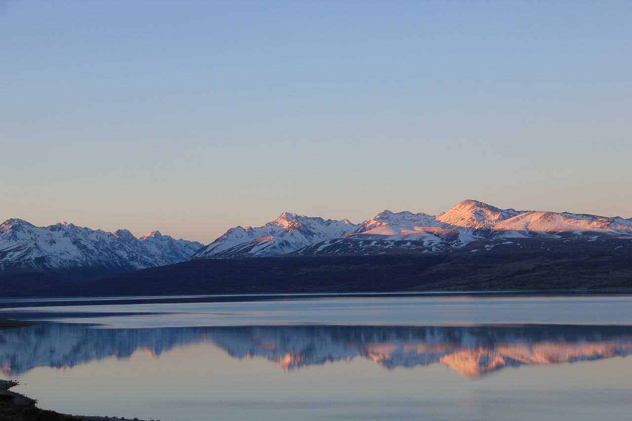 Image - reflection glass mountain lake