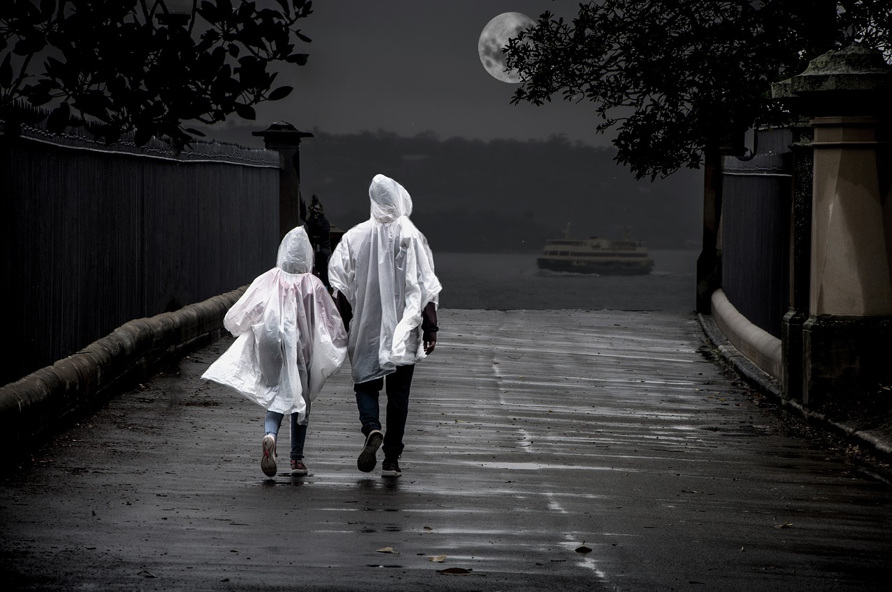 Image - couple relationship rain moon