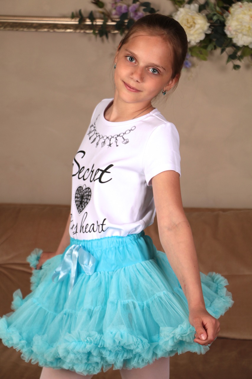 Image - girl skirt photoshoot hair eyes
