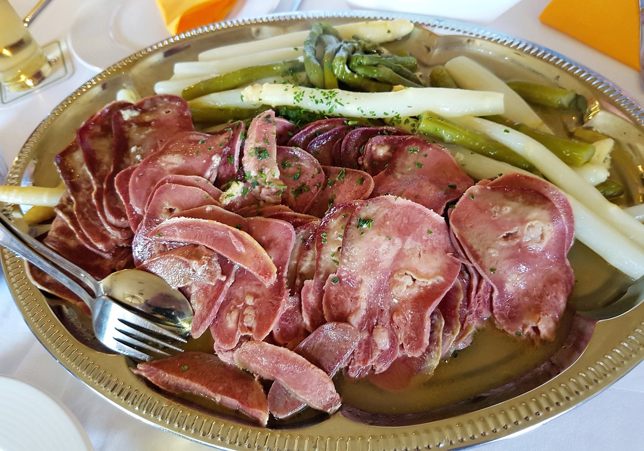 Image - tongue with asparagus pigs tongue