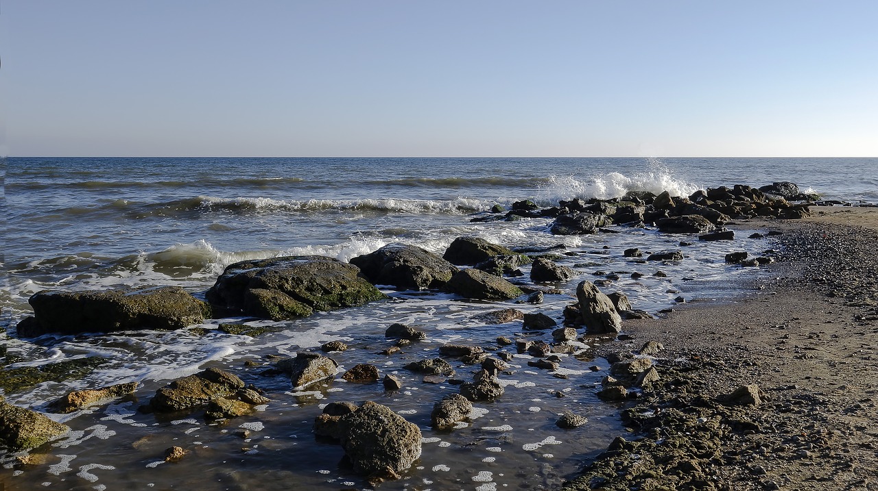 Image - sea spray blue sky horizon